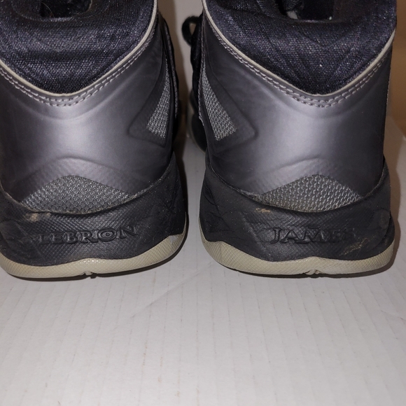 Nike LeBron James Trainers - Picture 10 of 14